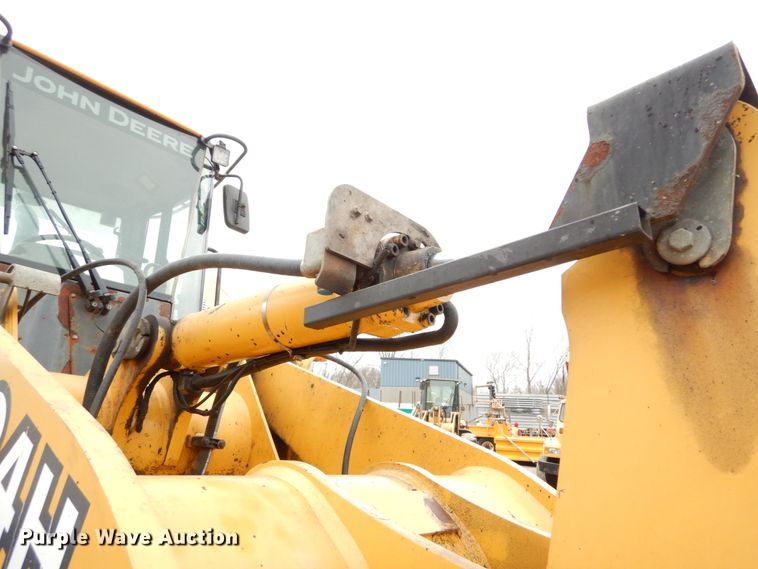 image for item GB9853 2003 John Deere 624H  wheel loader