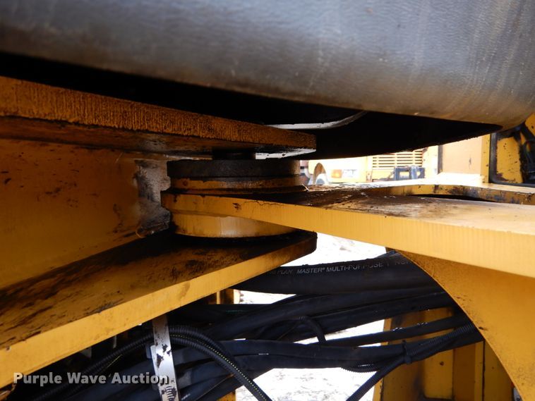 image for item GB9853 2003 John Deere 624H  wheel loader