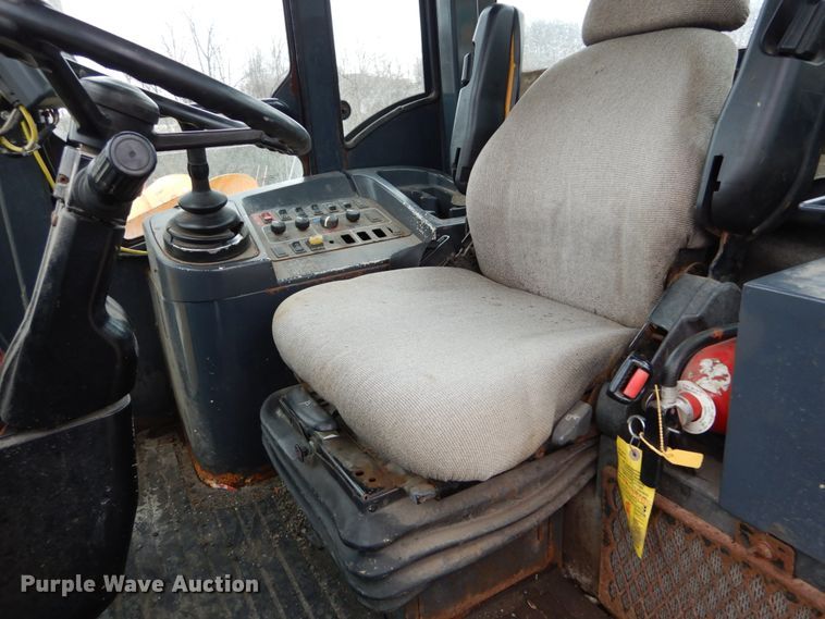 image for item GB9853 2003 John Deere 624H  wheel loader