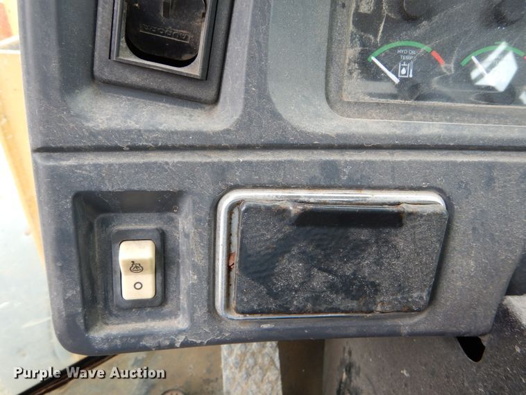 image for item GB9853 2003 John Deere 624H  wheel loader