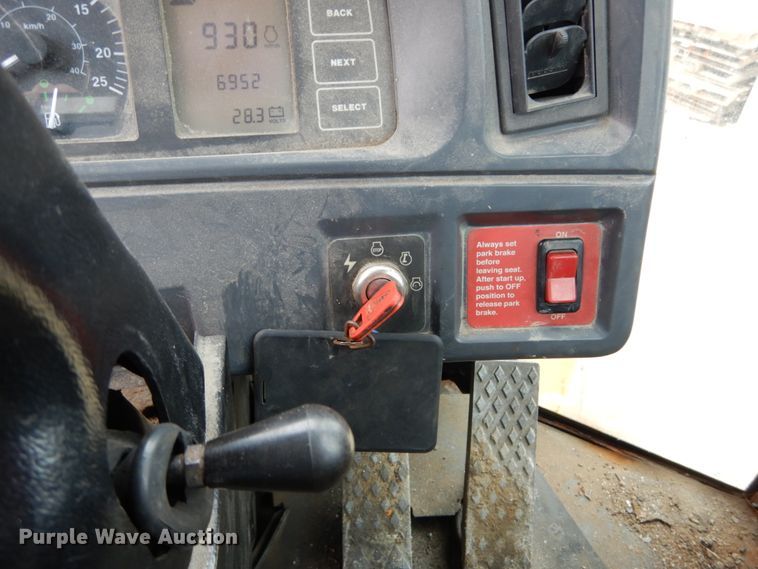 image for item GB9853 2003 John Deere 624H  wheel loader