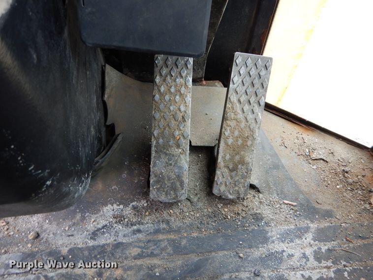 image for item GB9853 2003 John Deere 624H  wheel loader