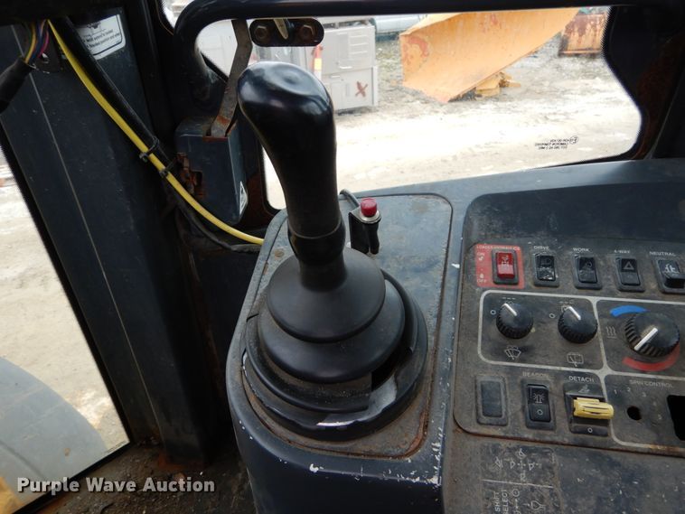 image for item GB9853 2003 John Deere 624H  wheel loader