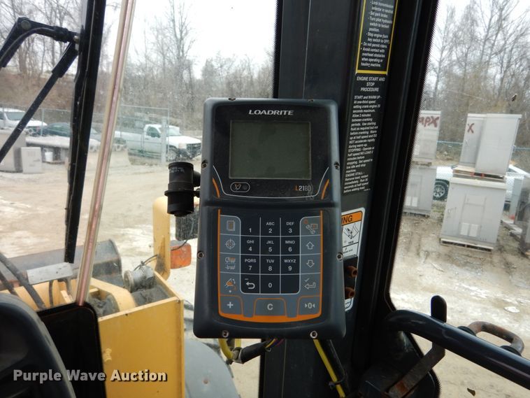 image for item GB9853 2003 John Deere 624H  wheel loader