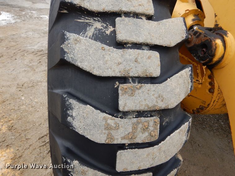 image for item GB9853 2003 John Deere 624H  wheel loader