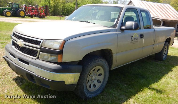 image for item GP9074 2006 Chevrolet Silverado 1500  Ext. Cab pickup truck