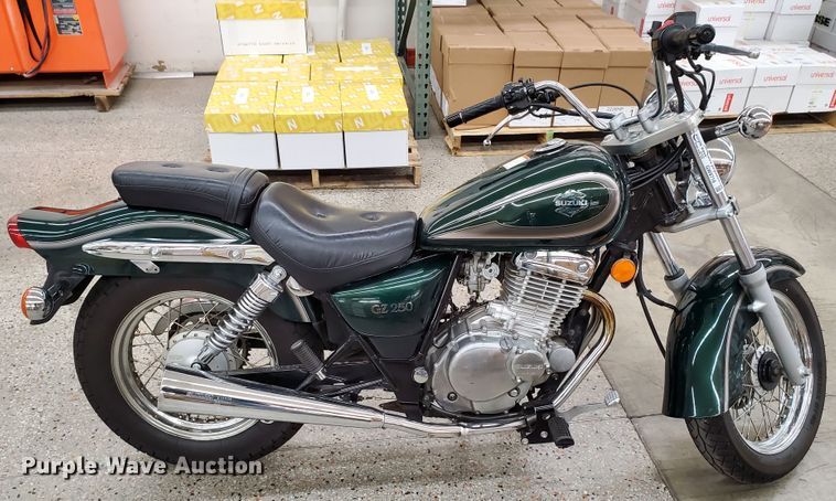 image for item GW9718 2001 Suzuki GZ250 motorcycle