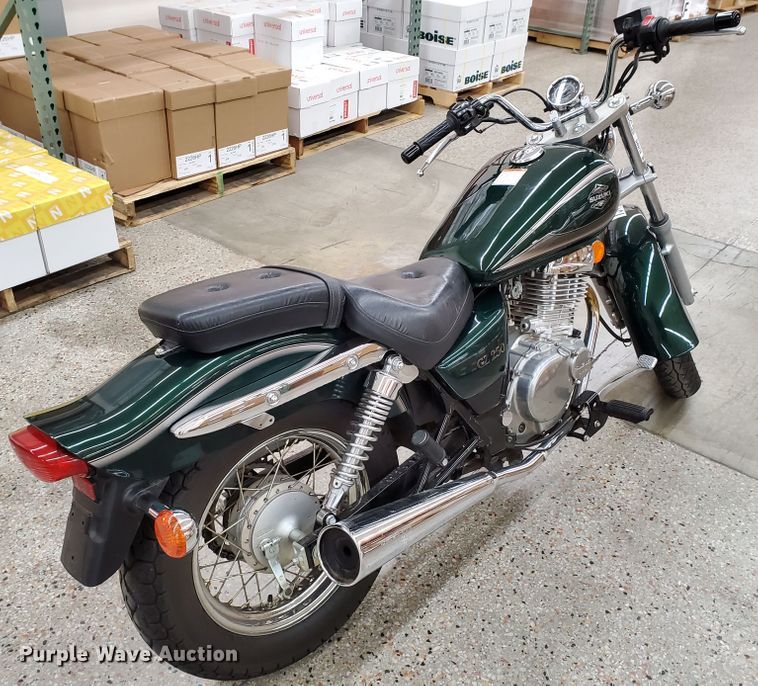 image for item GW9718 2001 Suzuki GZ250 motorcycle