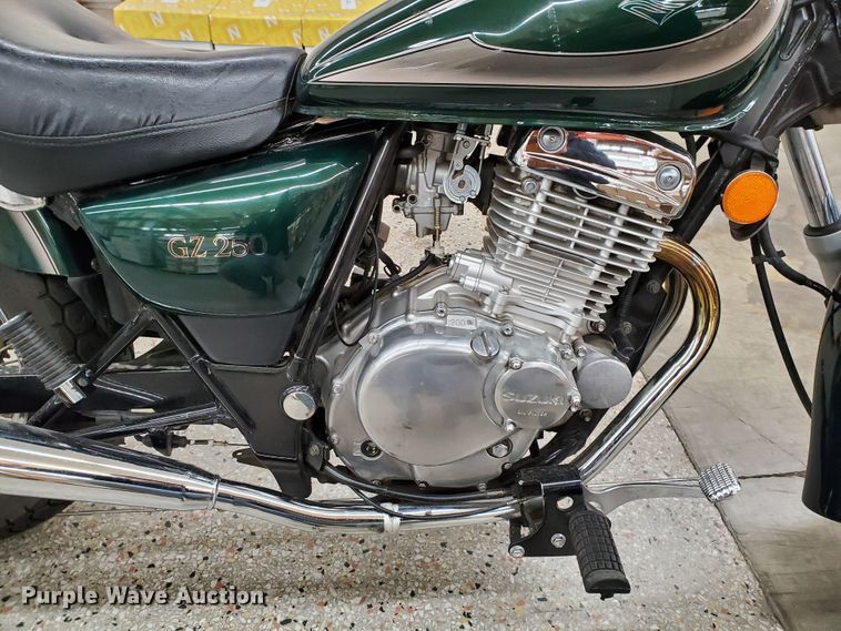 image for item GW9718 2001 Suzuki GZ250 motorcycle