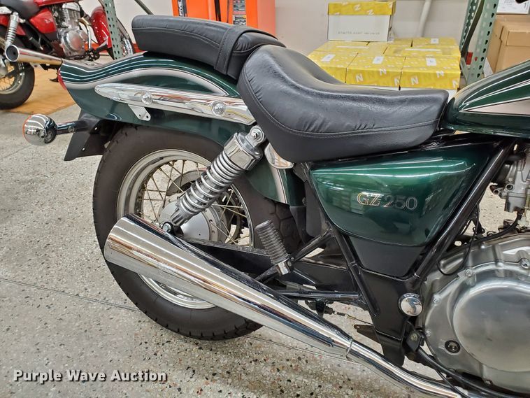 image for item GW9718 2001 Suzuki GZ250 motorcycle