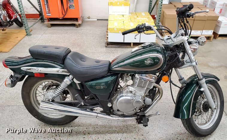 image for item GW9719 2001 Suzuki GZ250 motorcycle