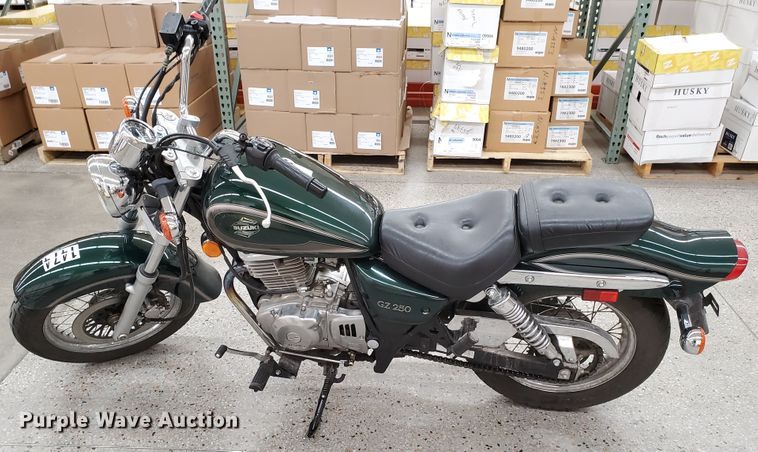 image for item GW9719 2001 Suzuki GZ250 motorcycle