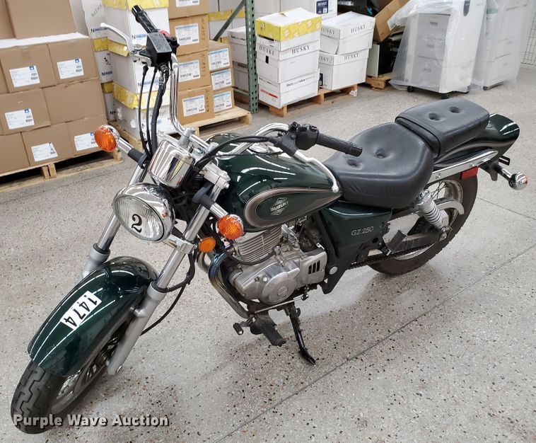 image for item GW9719 2001 Suzuki GZ250 motorcycle