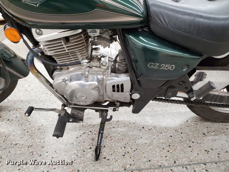image for item GW9719 2001 Suzuki GZ250 motorcycle