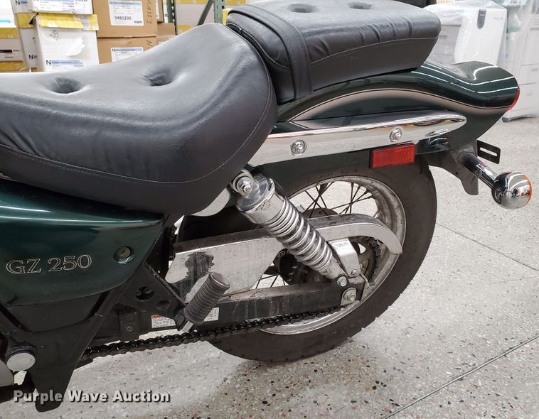 image for item GW9719 2001 Suzuki GZ250 motorcycle