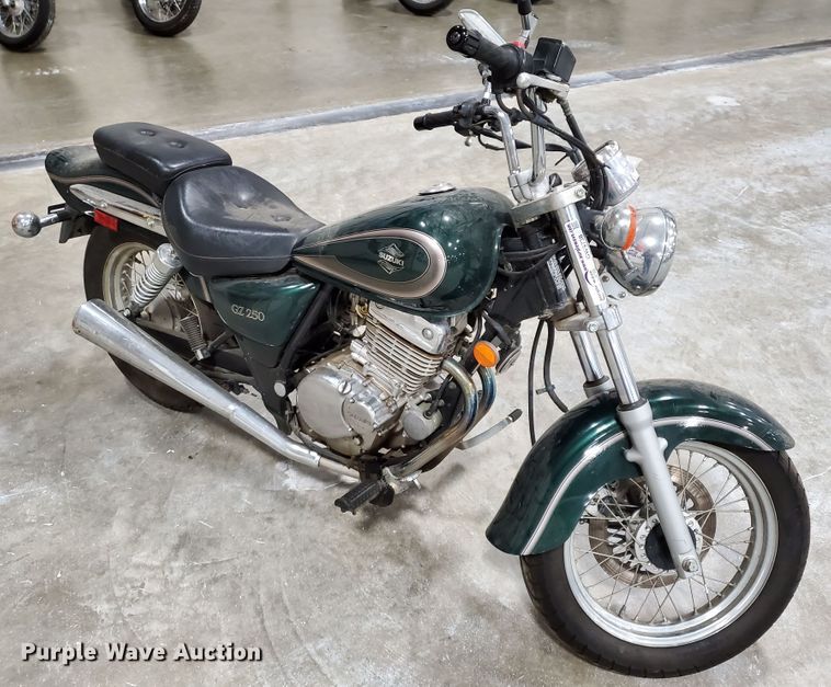 image for item GW9738 2001 Suzuki GZ250 motorcycle