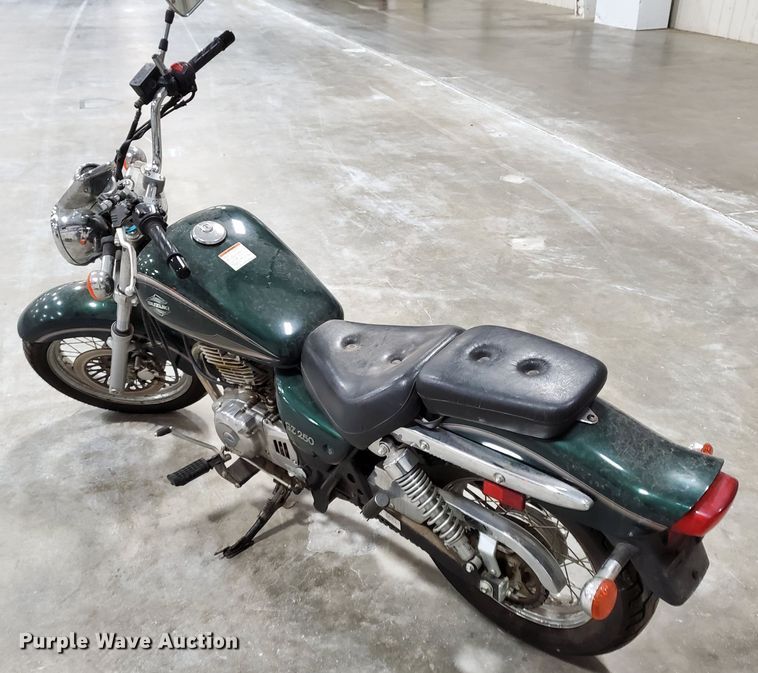 image for item GW9738 2001 Suzuki GZ250 motorcycle