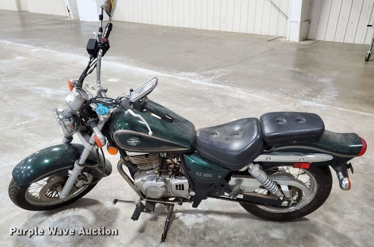 image for item GW9738 2001 Suzuki GZ250 motorcycle