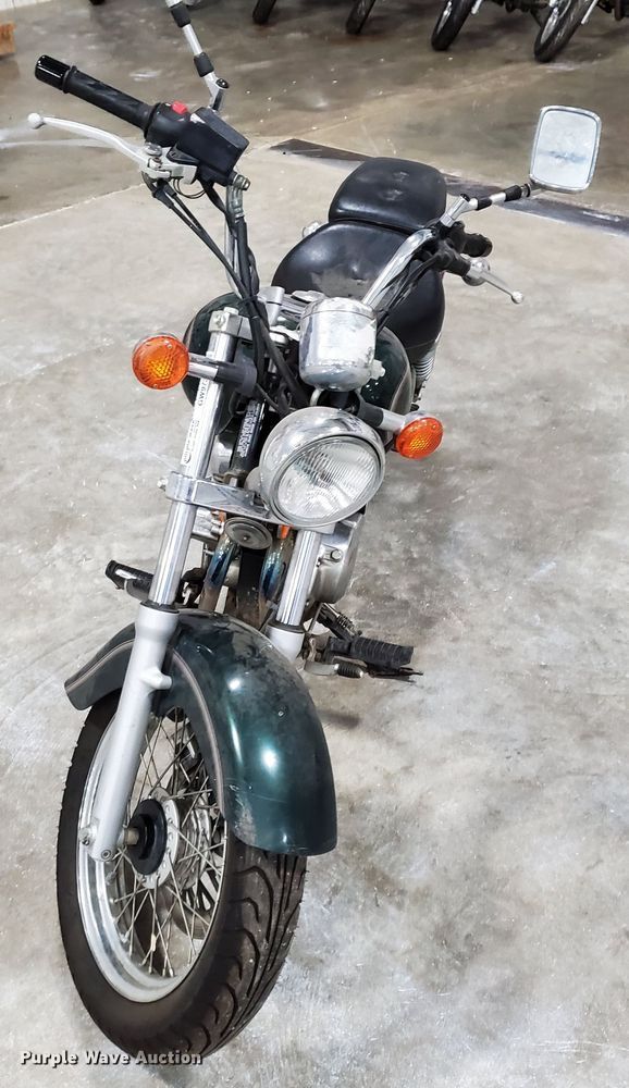 image for item GW9738 2001 Suzuki GZ250 motorcycle
