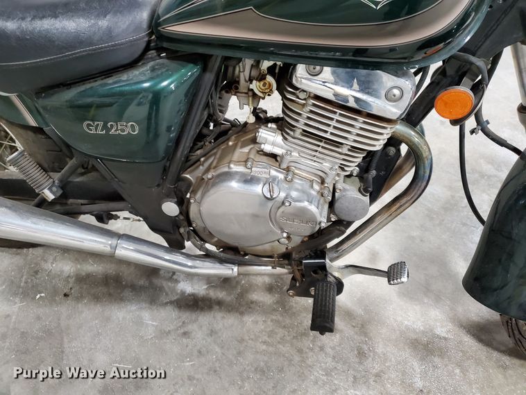 image for item GW9738 2001 Suzuki GZ250 motorcycle