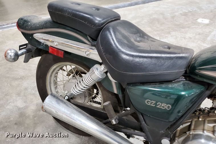 image for item GW9738 2001 Suzuki GZ250 motorcycle