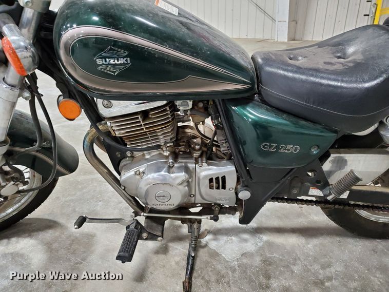 image for item GW9738 2001 Suzuki GZ250 motorcycle