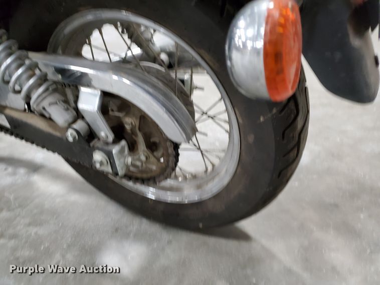 image for item GW9738 2001 Suzuki GZ250 motorcycle
