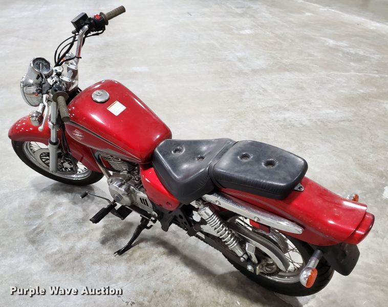 image for item GW9740 2001 Suzuki GZ250 motorcycle