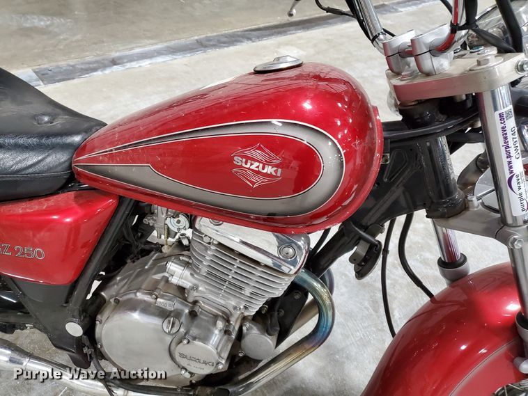 image for item GW9740 2001 Suzuki GZ250 motorcycle