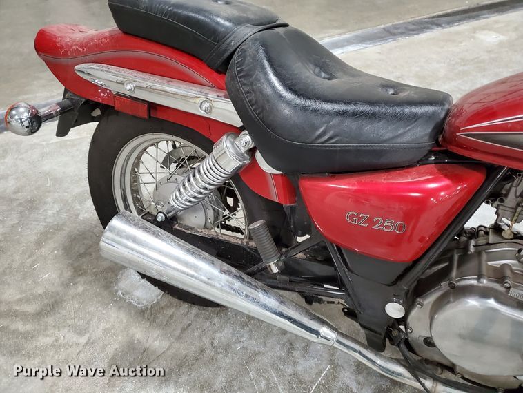 image for item GW9740 2001 Suzuki GZ250 motorcycle