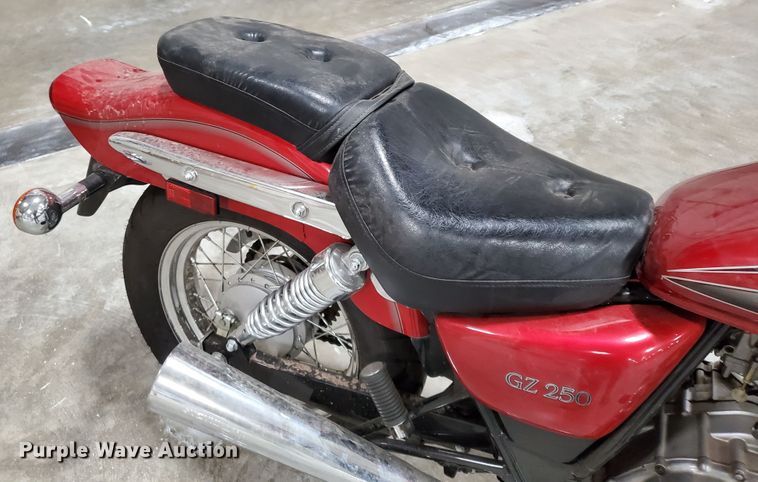 image for item GW9740 2001 Suzuki GZ250 motorcycle