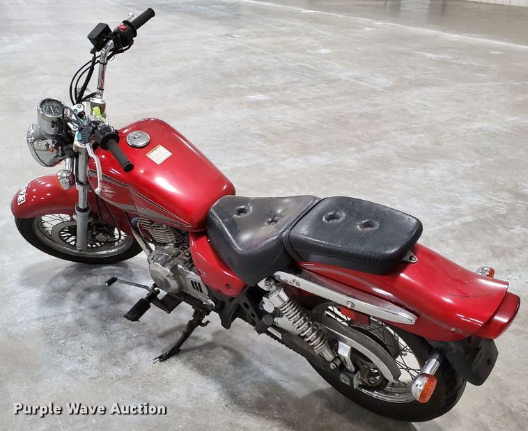 image for item GW9742 2001 Suzuki GZ250 motorcycle