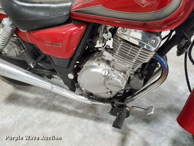 image for item GW9742 2001 Suzuki GZ250 motorcycle