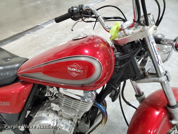 image for item GW9742 2001 Suzuki GZ250 motorcycle