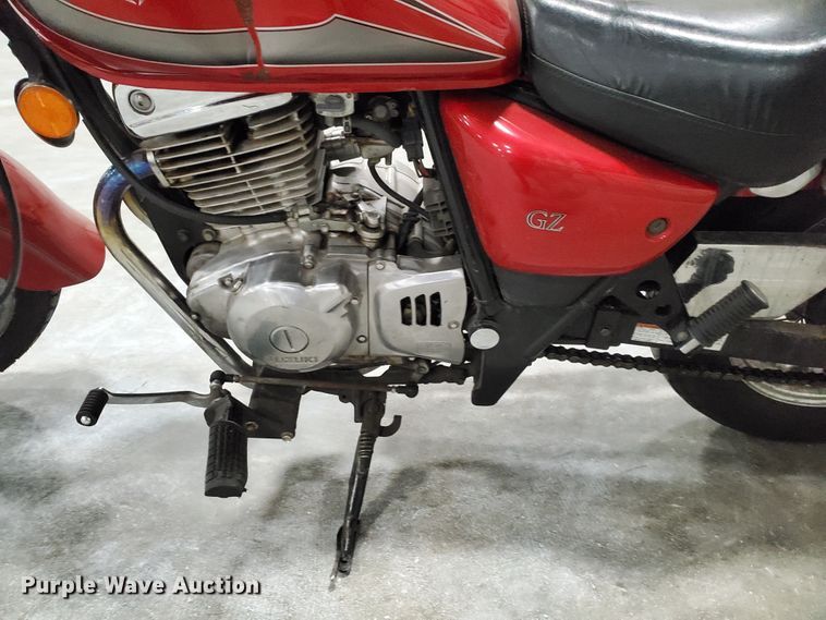 image for item GW9742 2001 Suzuki GZ250 motorcycle