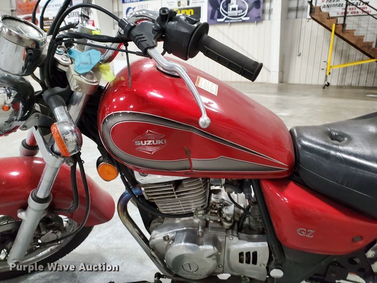 image for item GW9742 2001 Suzuki GZ250 motorcycle