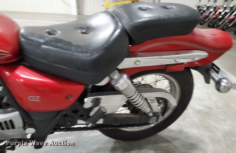 image for item GW9742 2001 Suzuki GZ250 motorcycle