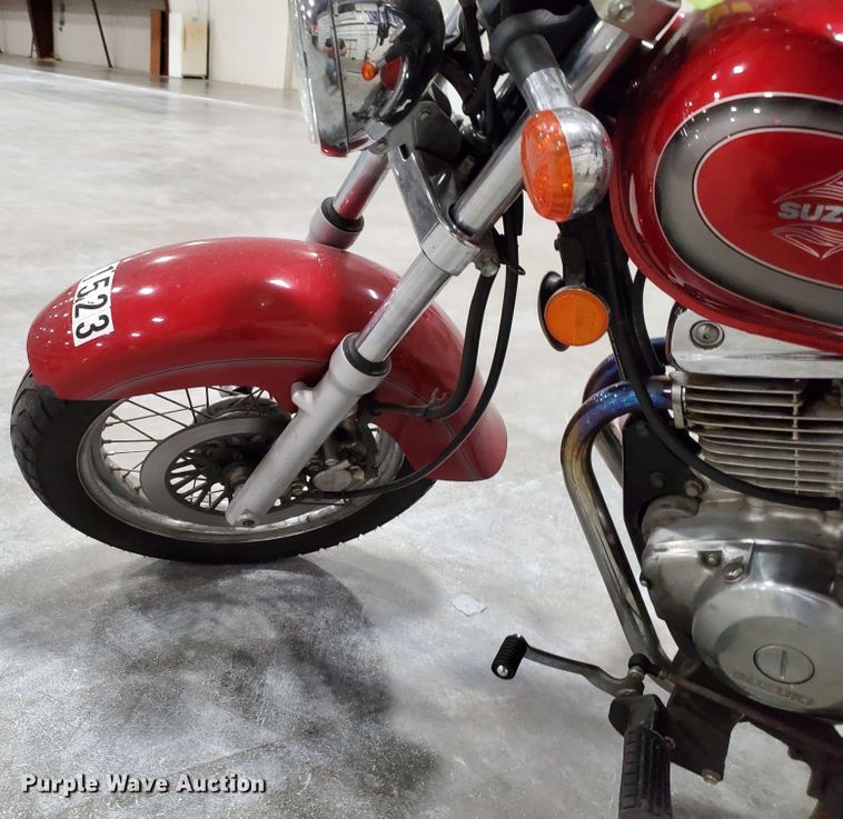 image for item GW9742 2001 Suzuki GZ250 motorcycle