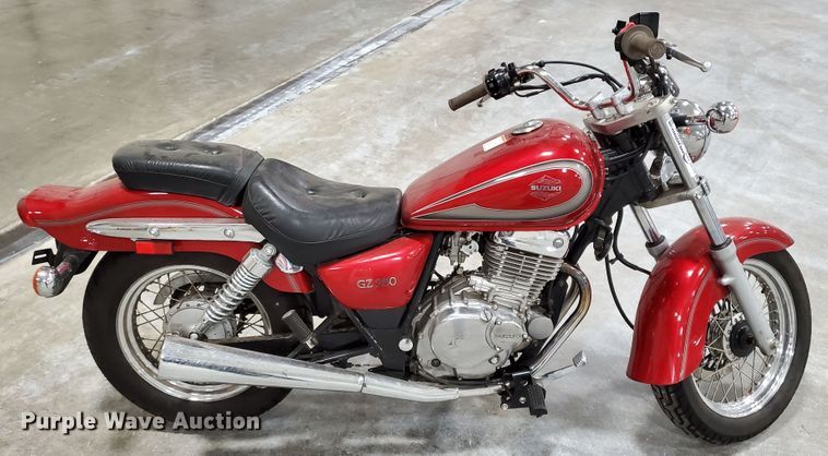 image for item GW9743 2001 Suzuki GZ250 motorcycle