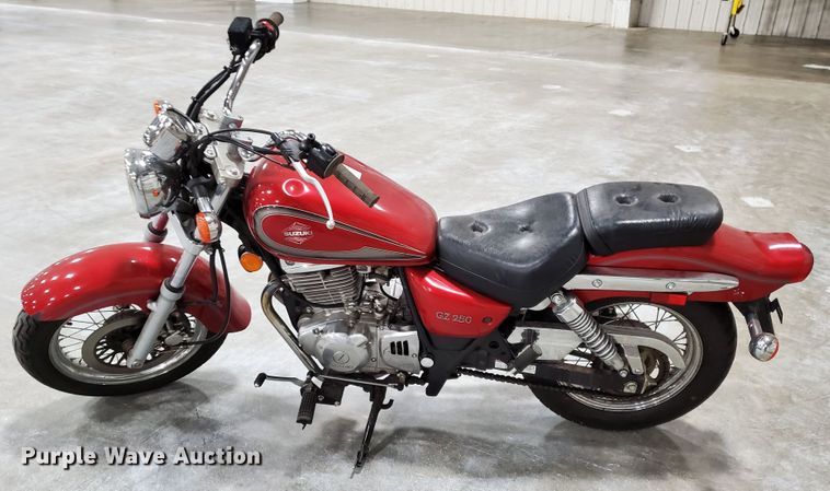 image for item GW9743 2001 Suzuki GZ250 motorcycle