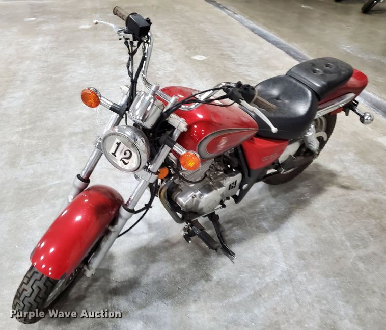 image for item GW9743 2001 Suzuki GZ250 motorcycle