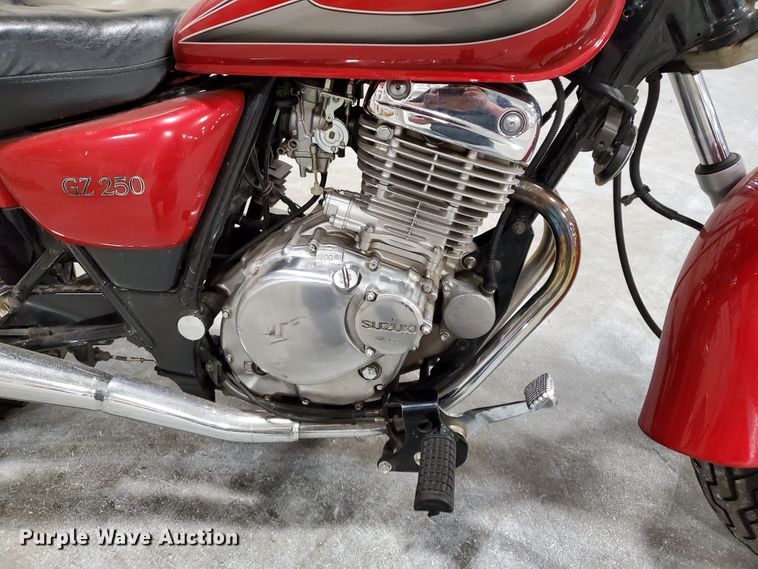 image for item GW9743 2001 Suzuki GZ250 motorcycle
