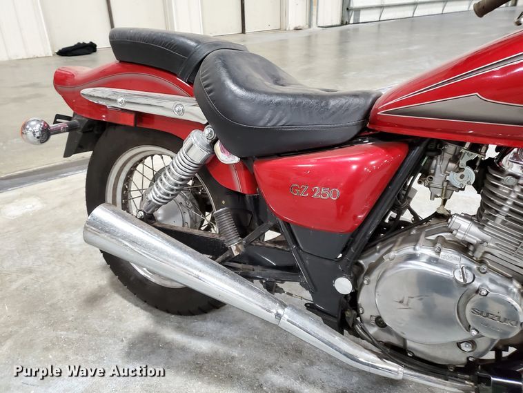 image for item GW9743 2001 Suzuki GZ250 motorcycle