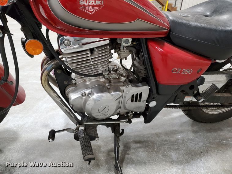image for item GW9743 2001 Suzuki GZ250 motorcycle