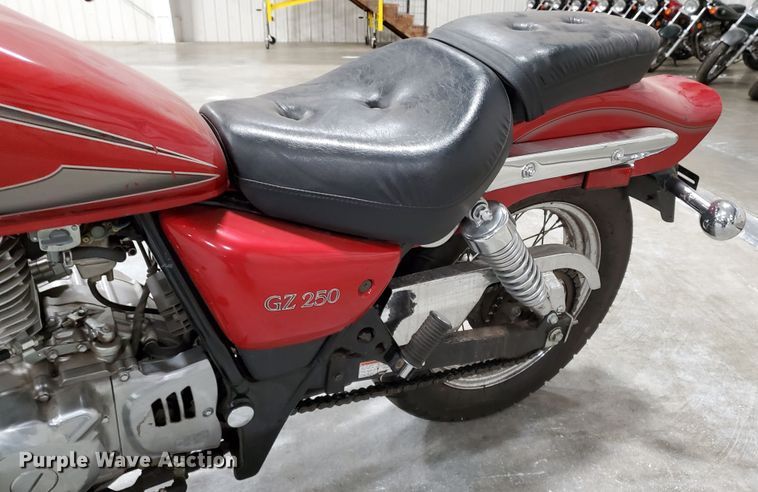 image for item GW9743 2001 Suzuki GZ250 motorcycle