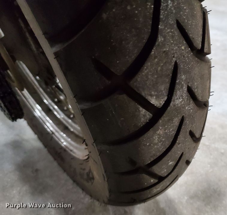 image for item GW9743 2001 Suzuki GZ250 motorcycle