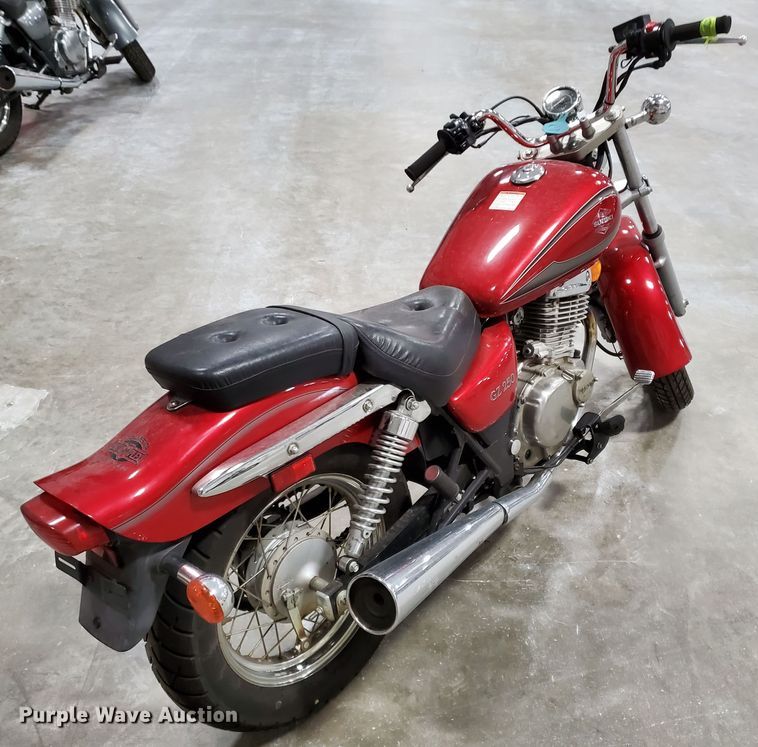 image for item GW9748 2001 Suzuki GZ250 motorcycle
