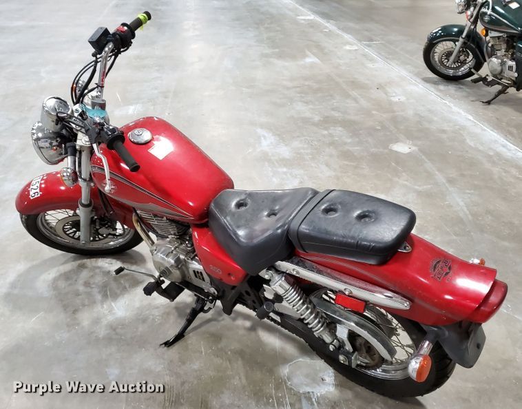 image for item GW9748 2001 Suzuki GZ250 motorcycle