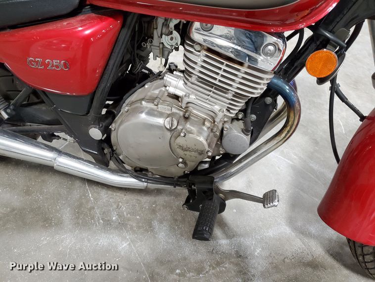 image for item GW9748 2001 Suzuki GZ250 motorcycle