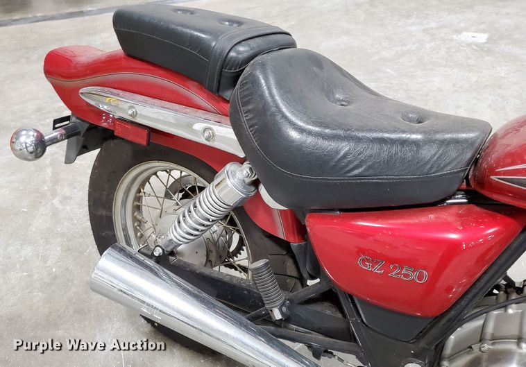 image for item GW9748 2001 Suzuki GZ250 motorcycle